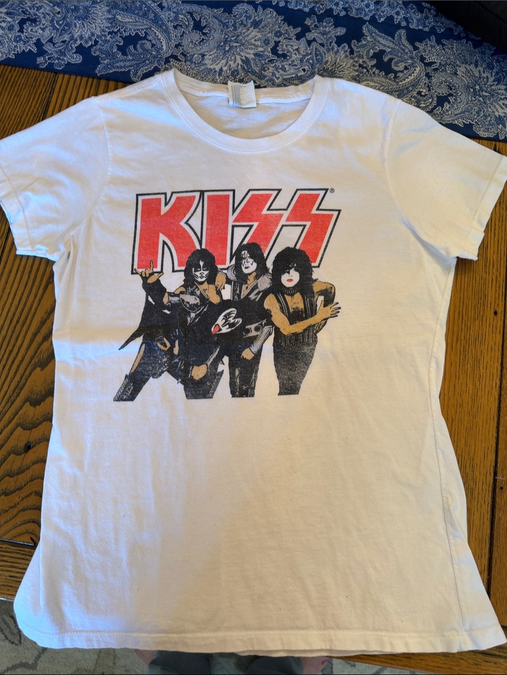 Kiss White Graphic Tee with Red Logo